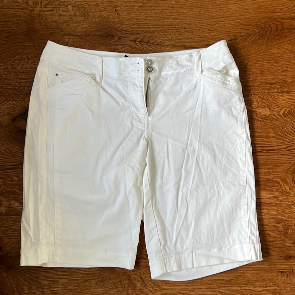 White House Black Market: Bermuda Shorts